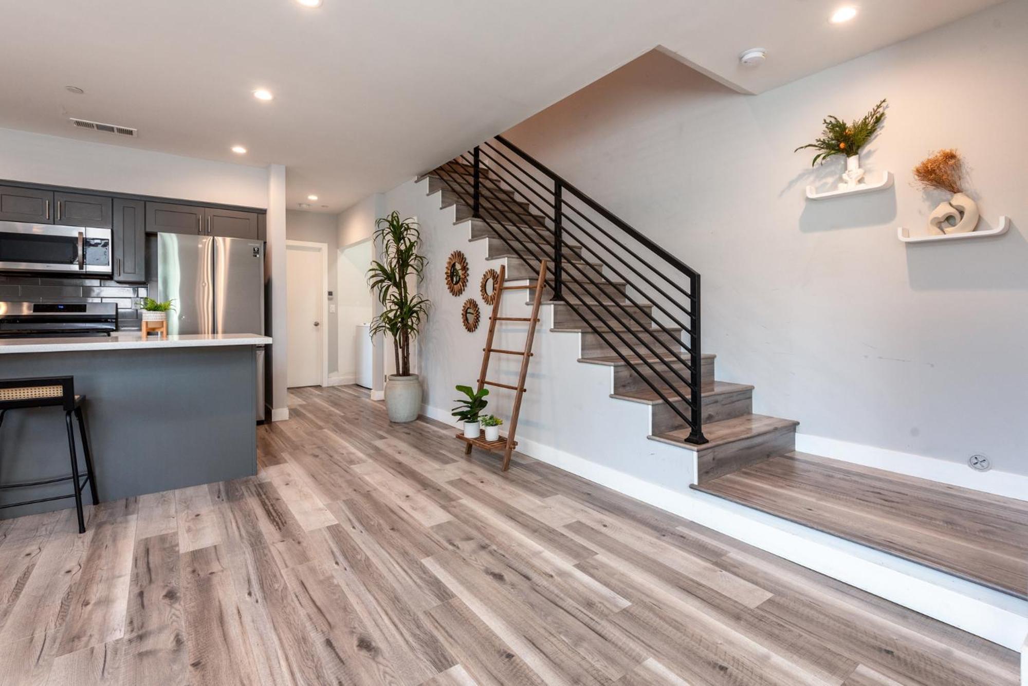 Elegant Apt In La With 4br And 4 Ba Sleeps Apartment