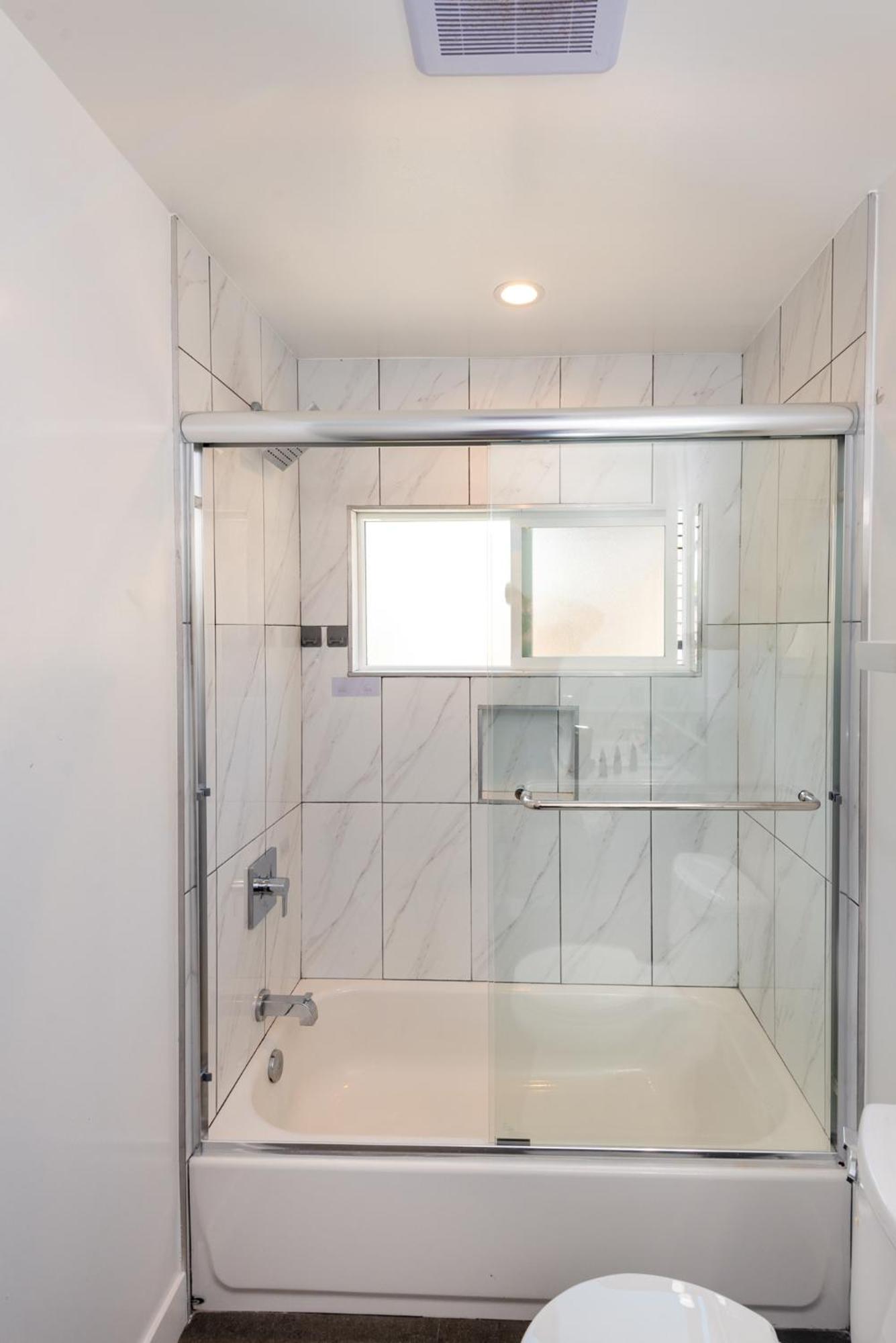 Appartement Elegant Apt In La With 4br And 4 Ba Sleeps *