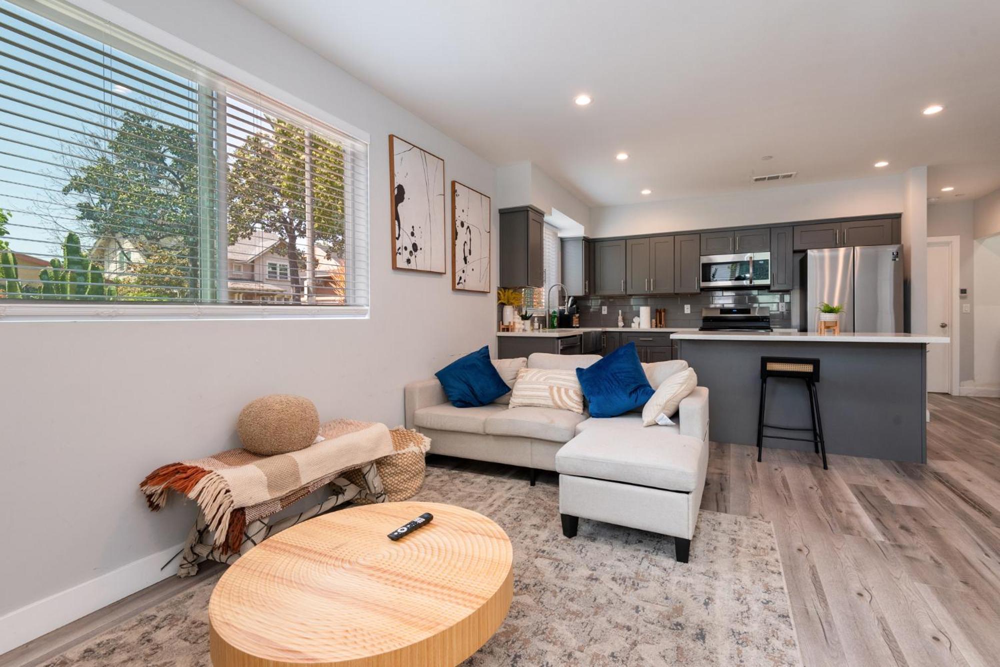 Appartement Elegant Apt In La With 4br And 4 Ba Sleeps *