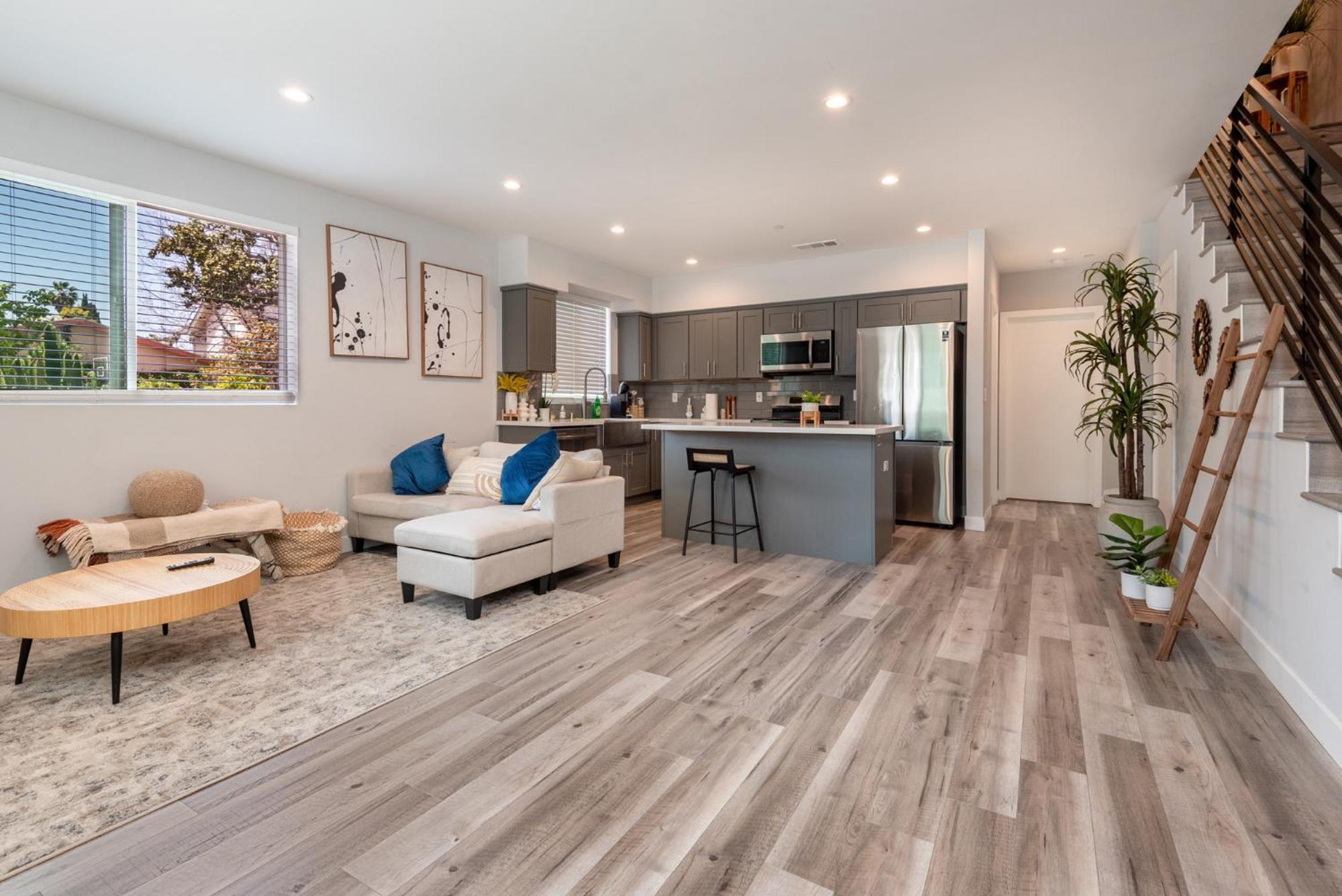 Appartement Elegant Apt In La With 4br And 4 Ba Sleeps Los Angeles