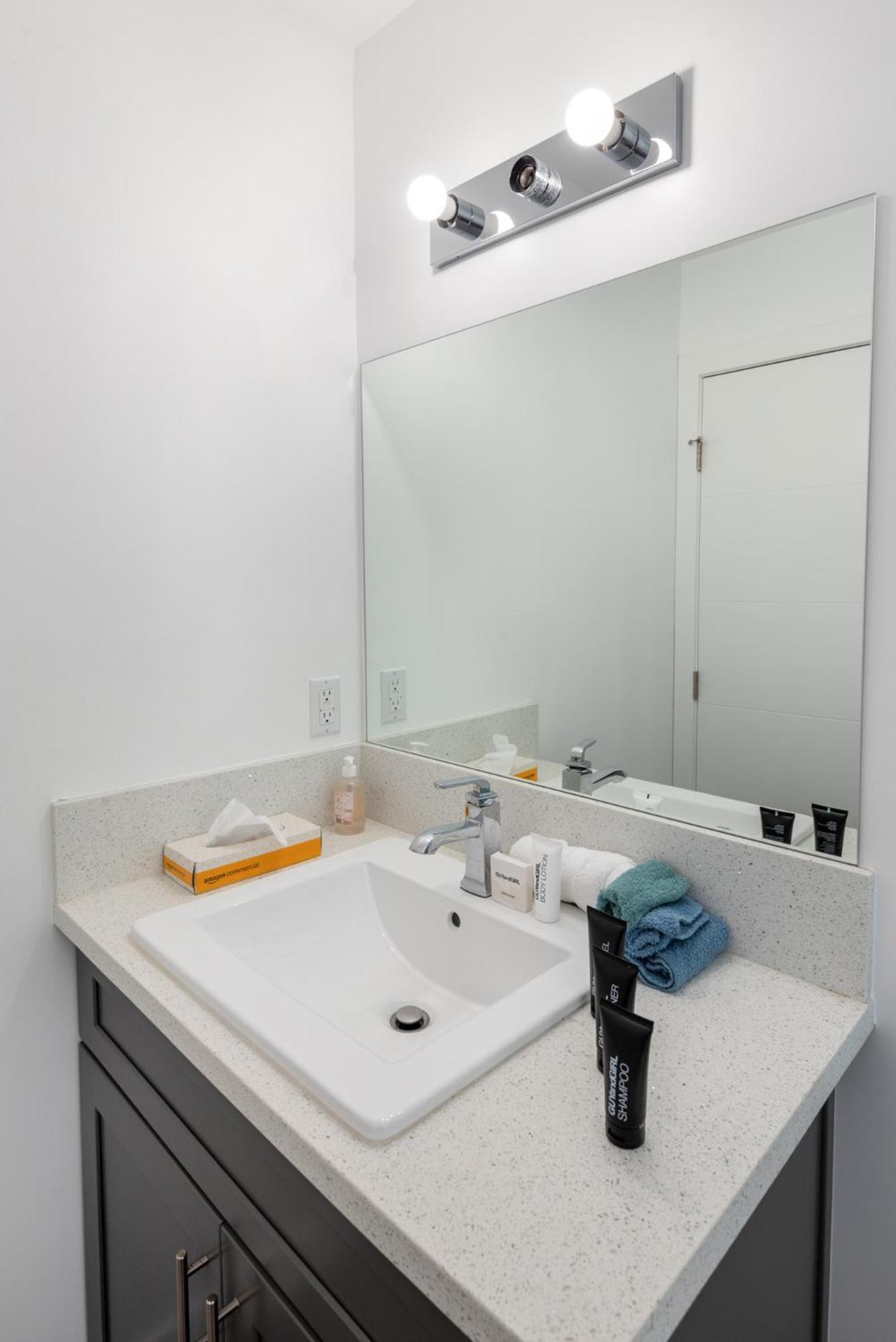 Apartment Elegant Apt In La With 4br And 4 Ba Sleeps *
