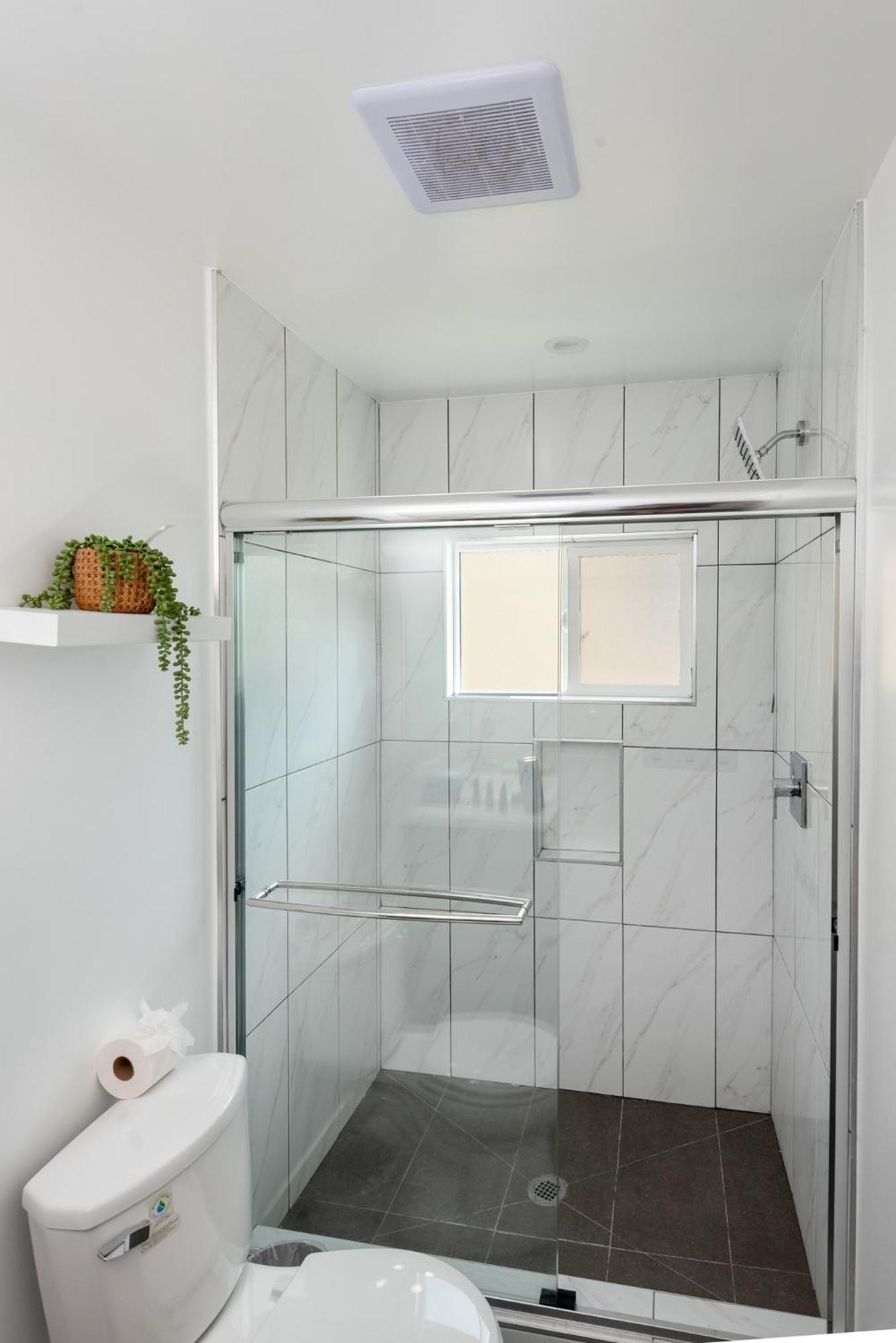 Elegant Apt In La With 4br And 4 Ba Sleeps Apartment